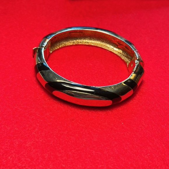 Signed Ciner Modernist Hinged bangle bracelet - Picture 10 of 12